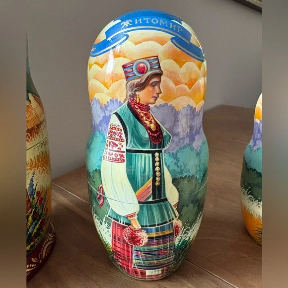 2010 Ukrainian Nesting Dolls Set of 7 Matryoshka in Traditional Costume Kyiv GUC - Picture 3 of 9